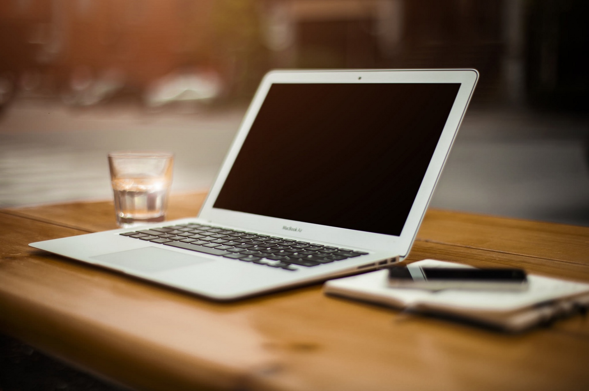 80% energie besparen door vervanging desktop door laptop