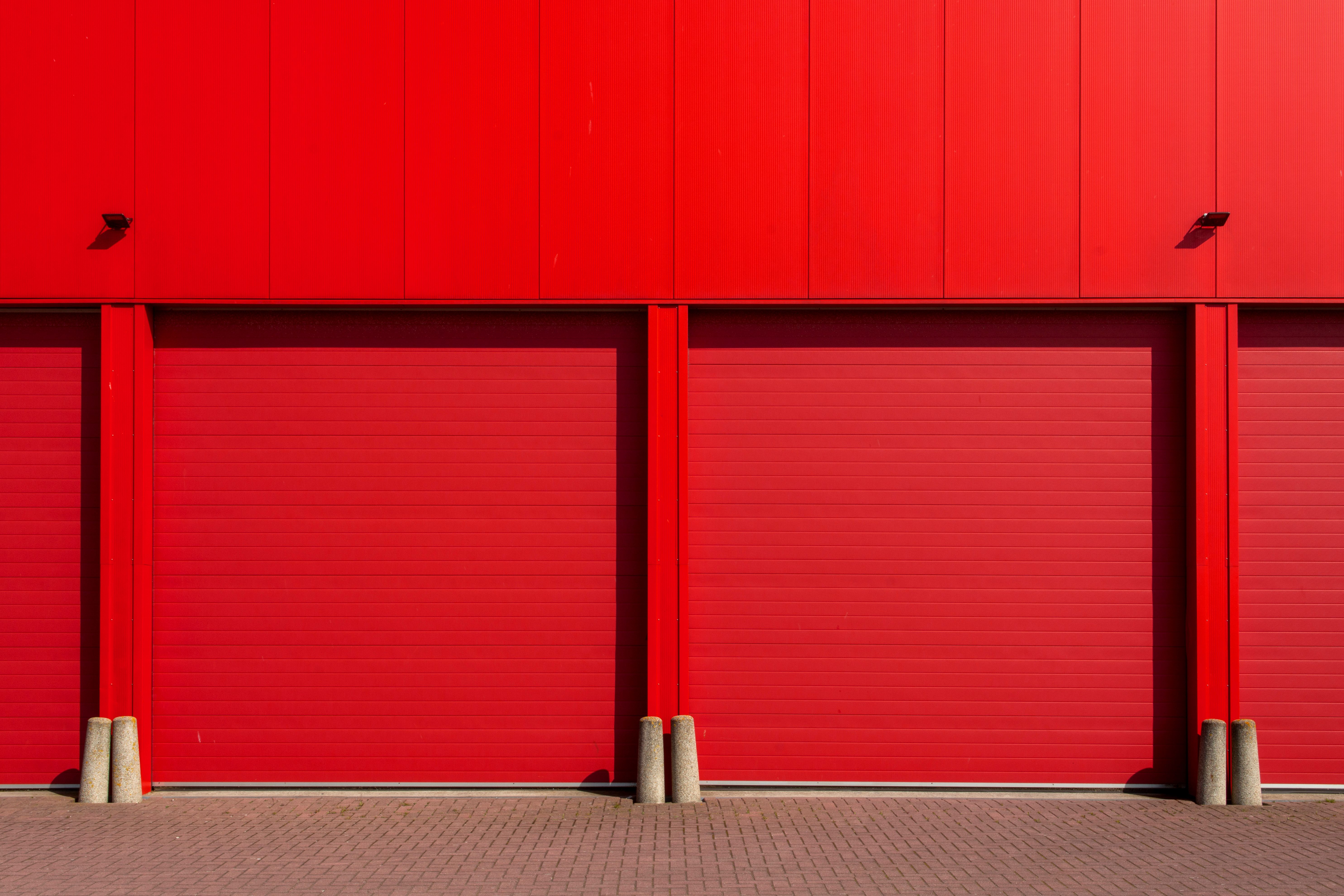 Ontdek welke elektrische garagedeuren er zijn en waar je op let bij het kiezen van een garagedeurbedrijf en het vergelijken van offertes.